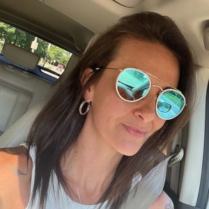 Meet your Posher, Alyne